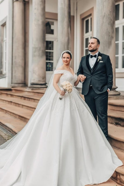 Vestidos de Noiva Lindos Princesa Longos em Linha A com Renda e Cetim, Ombros Descobertos