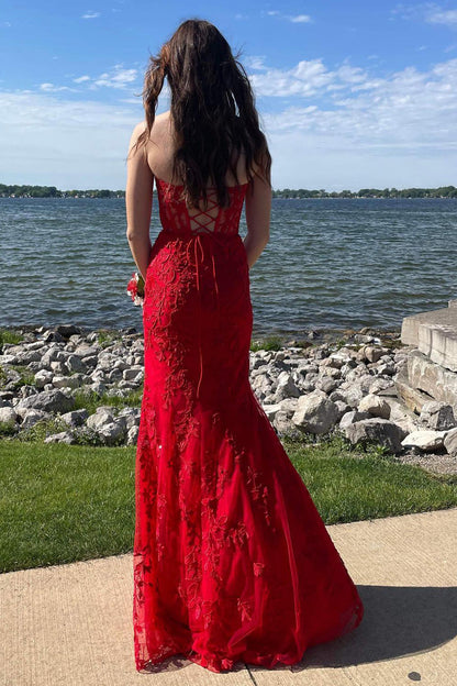 Vestido de fiesta de sirena negro sin tirantes con apliques de encaje