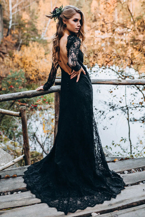 Vestidos de novia negros de encaje con escote corazón y mangas largas y espalda descubierta
