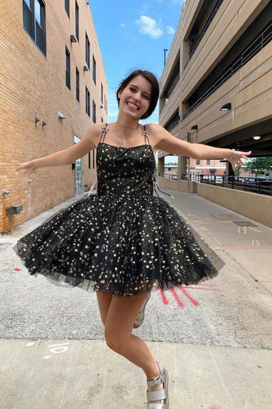 Schwarzes A-Linien-Kurzballkleid aus Tüll mit Spaghettiträgern und Sternen