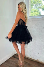 Vestidos de fiesta cortos de tul negro sin tirantes, escote corazón y volantes