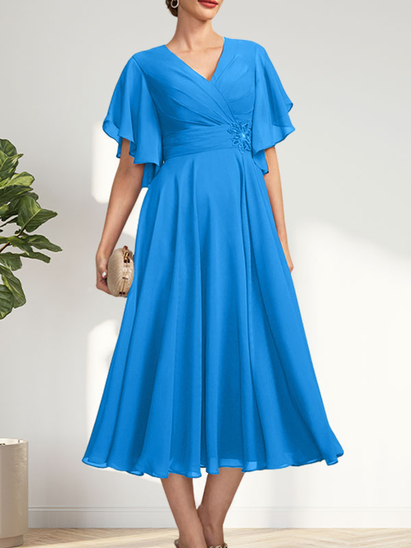 A-Linie, V-Ausschnitt, knielang, Chiffonkleid für die Brautmutter mit plissierten Perlen