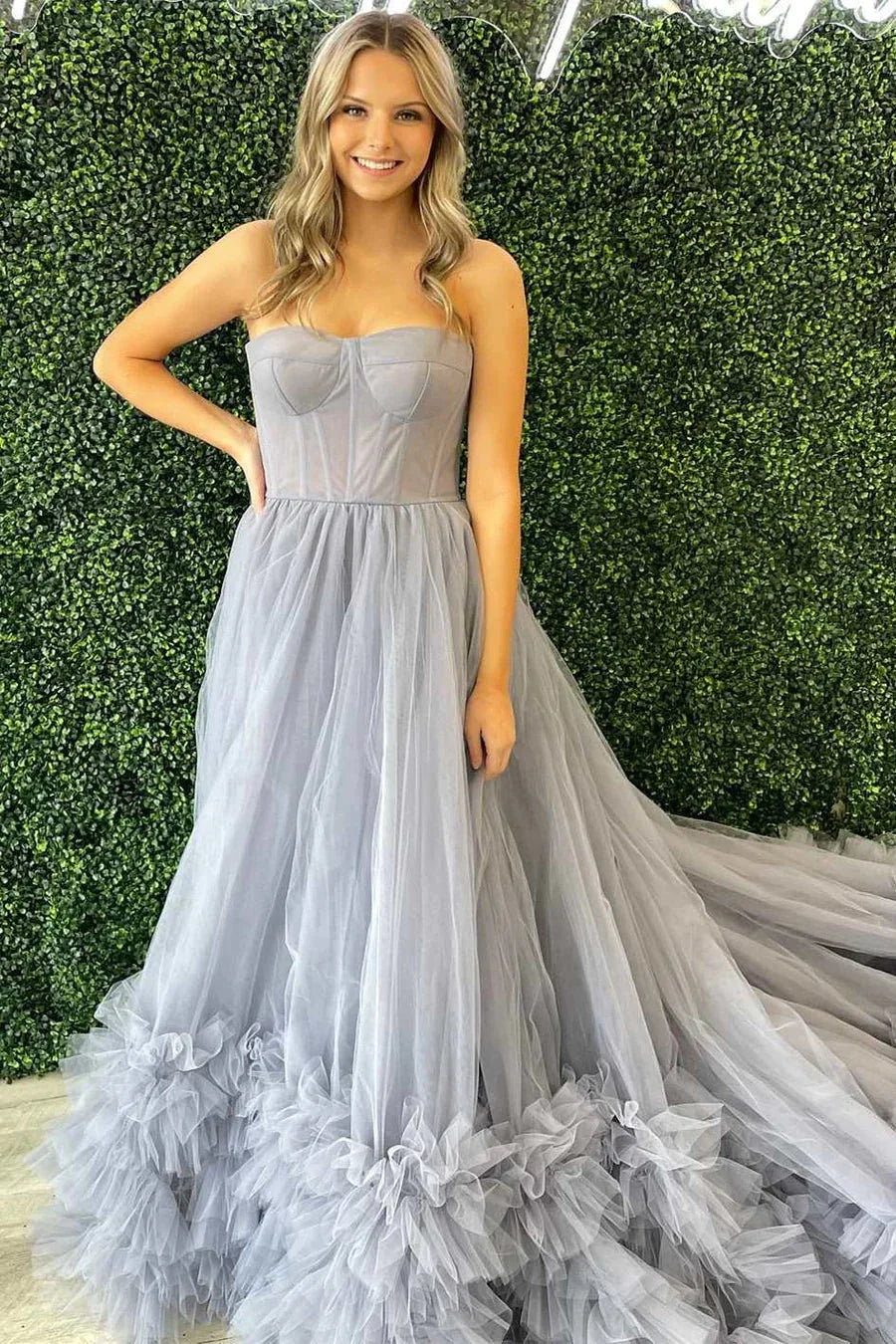 Abiti lunghi formali in tulle blu senza spalline SYP168
