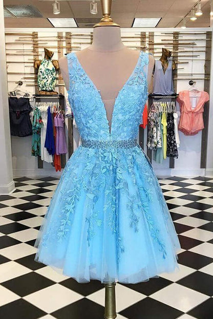 Blaues A-Linien-Kurzballkleid aus Tüll mit Perlen und Applikationen