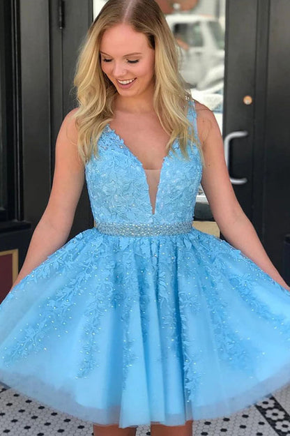 Blaues A-Linien-Kurzballkleid aus Tüll mit Perlen und Applikationen