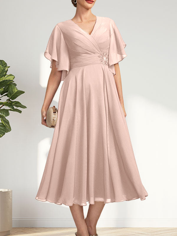 A-Linie, V-Ausschnitt, knielang, Chiffonkleid für die Brautmutter mit plissierten Perlen