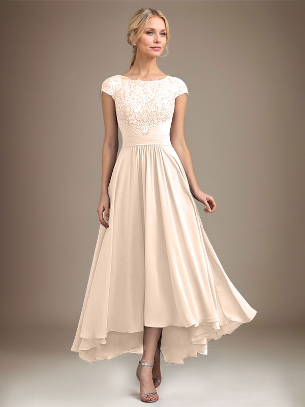 Robe de mère de la mariée en mousseline de soie à dentelle asymétrique illusion en décolleté arrondi et coupe en A avec plis