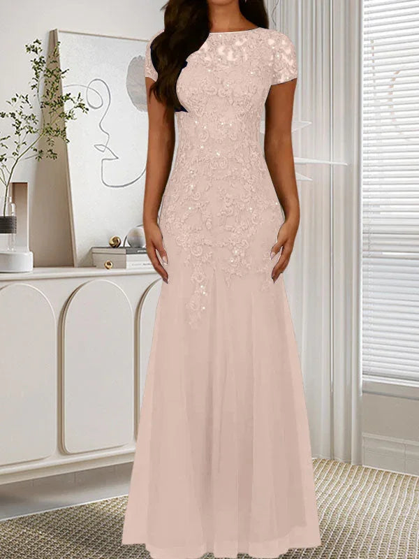 فستان تول مزين بحراشف لامعة برقبة دائرية بلون كحلي داكن على شكل حورية البحر