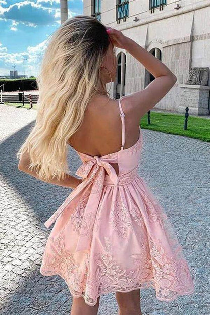 Vestidos de fiesta de tirantes finos en color rosa ruborizado con apliques de encaje
