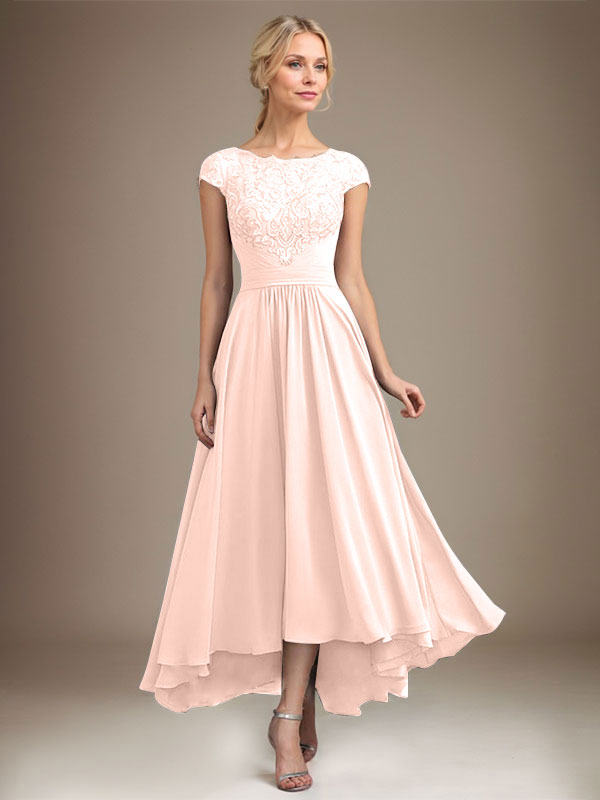 Robe de mère de la mariée en mousseline de soie à dentelle asymétrique illusion en décolleté arrondi et coupe en A avec plis