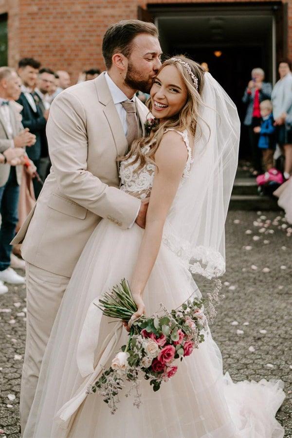 Vestido de novia bohemio de corte A con hombros descubiertos y corte champán