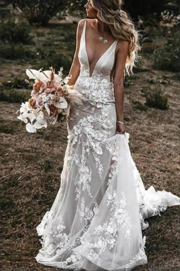 Robe de mariée sirène bohème avec appliques florales et décolleté plongeant en V