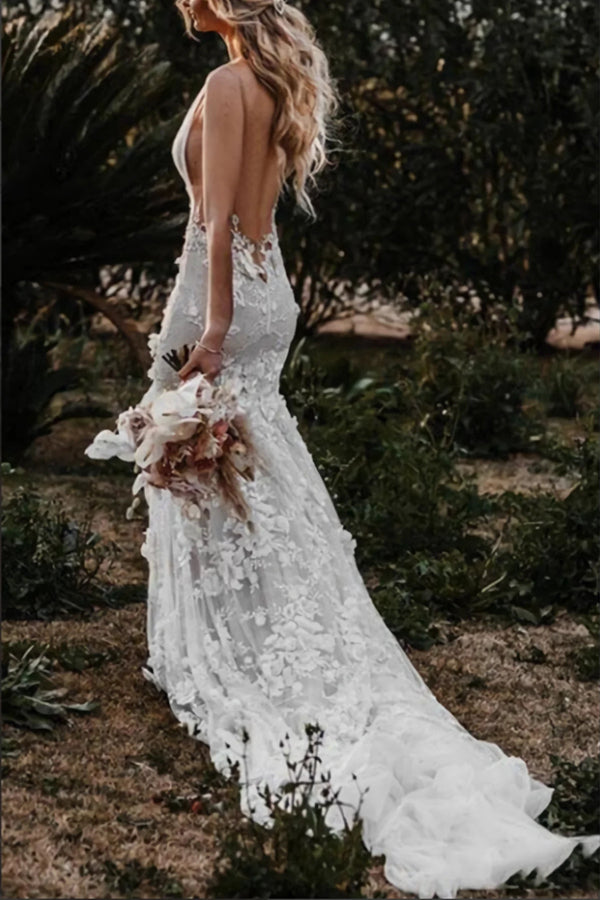 Robe de mariée sirène bohème avec appliques florales et décolleté plongeant en V