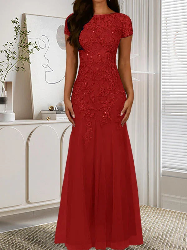 فستان تول مزين بحراشف لامعة برقبة دائرية بلون كحلي داكن على شكل حورية البحر