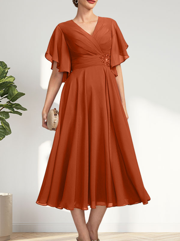 A-Linie, V-Ausschnitt, knielang, Chiffonkleid für die Brautmutter mit plissierten Perlen