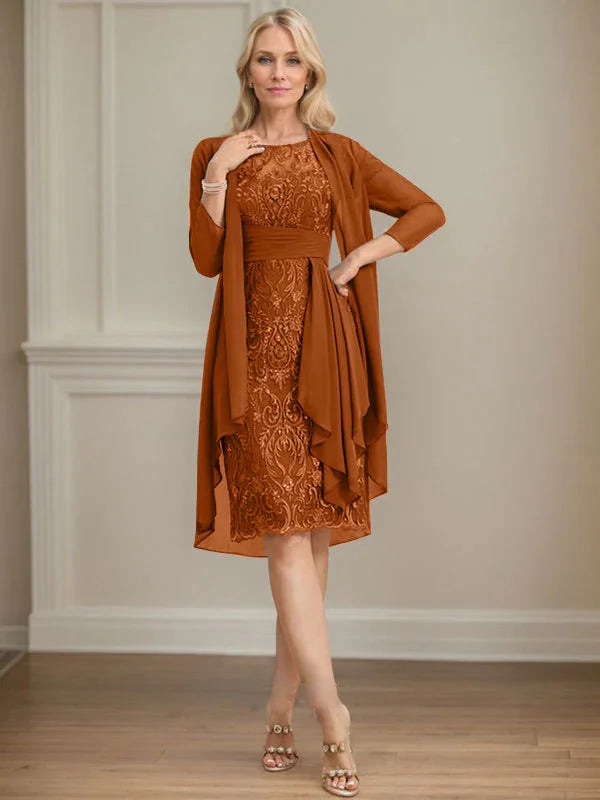 Abito da madre della sposa in pizzo e chiffon con gonna a colonna a effetto illusion fino al ginocchio, con balze a cascata e paillettes