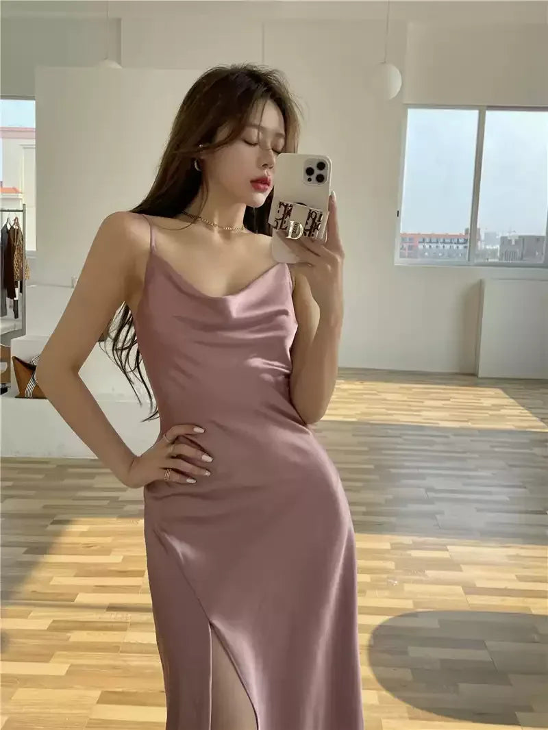 Elegante abito midi semi-formale in seta con spalline sottili e spacco laterale, abito da sera aderente e seducente per donna Y1197