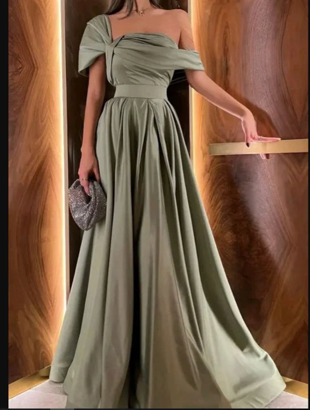Robe de soirée en satin sauge coupe trapèze à encolure asymétrique Y5345