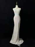 Abito da sera bianco scintillante con spalline sottili, paillettes, spacco da sirena e nappine Y8648