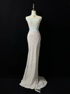 Abito da sera bianco scintillante con spalline sottili, paillettes, spacco da sirena e nappine Y8648