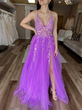 Vestido largo de fiesta morado con escote en V, aplicaciones de encaje de tul y abertura alta para la noche Y7847