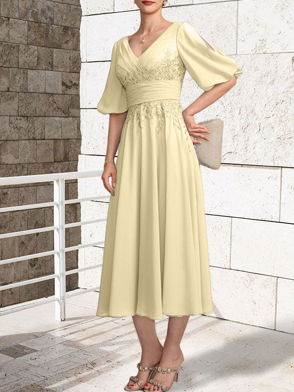 A-Linie V-Ausschnitt Wadenlanges Chiffon-Kleid für die Brautmutter mit Plissee