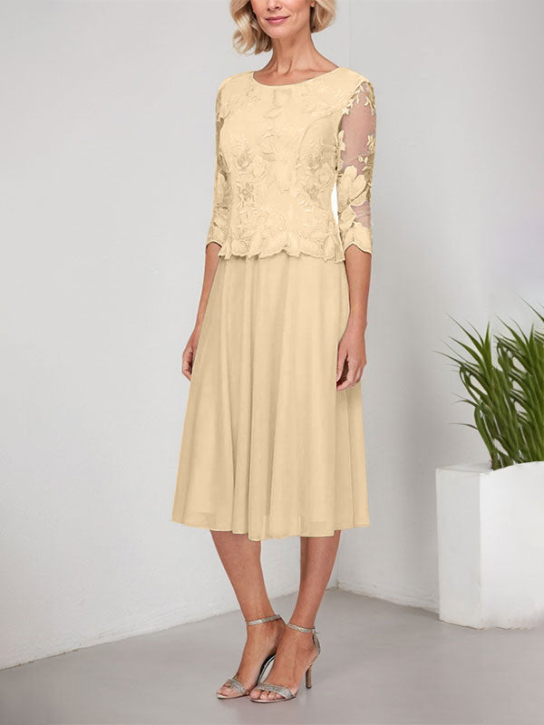 Robe de mère de la mariée en dentelle et mousseline, longueur thé, en ligne A avec décolleté en cœur et broderie