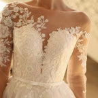 Robe de mariée longue charmante en dentelle, manches longues, jupe évasée en tulle
