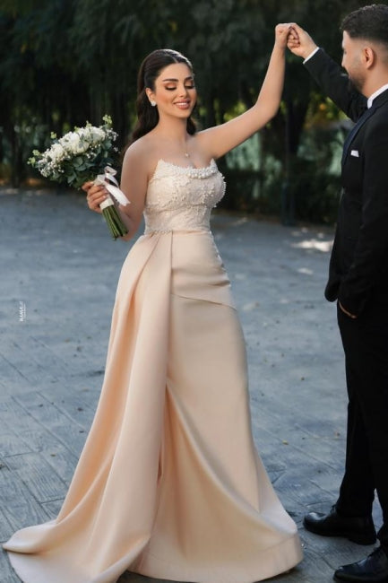 Incantevole abito da sposa lungo a sirena senza spalline con paillettes e perle