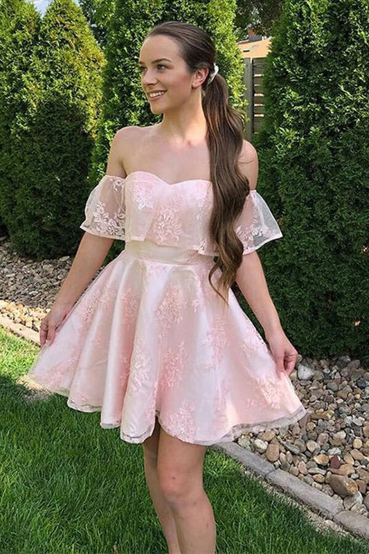 Charmantes A-Linien-Heimkehrkleid mit schulterfreier Spitze, kurze Partykleider