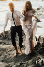 Charmantes Bateau-Spitzen-Strandhochzeitskleid mit langen Ärmeln