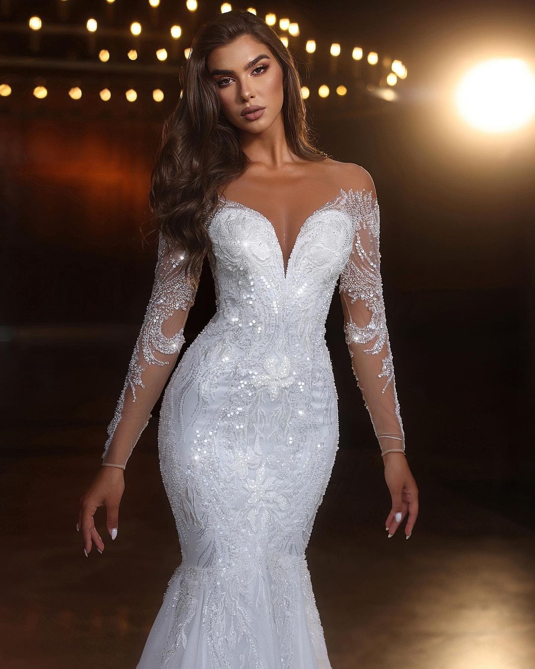 Vestido de Noiva Branco Longo Chic com Renda de Sereia, Contas e Tule, Mangas Compridas