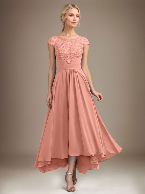Robe de mère de la mariée en mousseline de soie à dentelle asymétrique illusion en décolleté arrondi et coupe en A avec plis