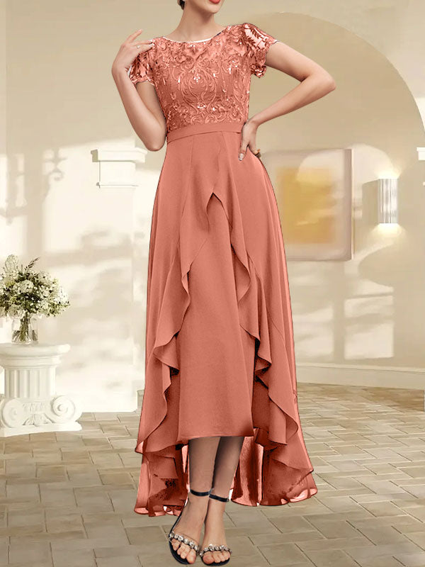 Robe de mère de la mariée en mousseline et dentelle asymétrique illusion à encolure dégagée, coupe en A, avec nœud, volants et paillettes