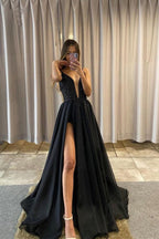 Abito da sera classico nero in tulle con scollo a V, linea a trapezio e parte superiore staccabile