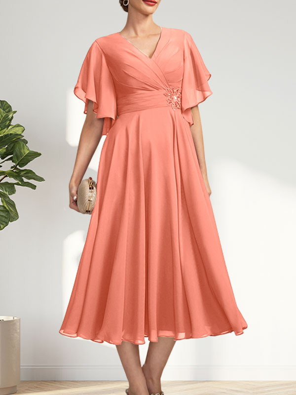 A-Linie, V-Ausschnitt, knielang, Chiffonkleid für die Brautmutter mit plissierten Perlen