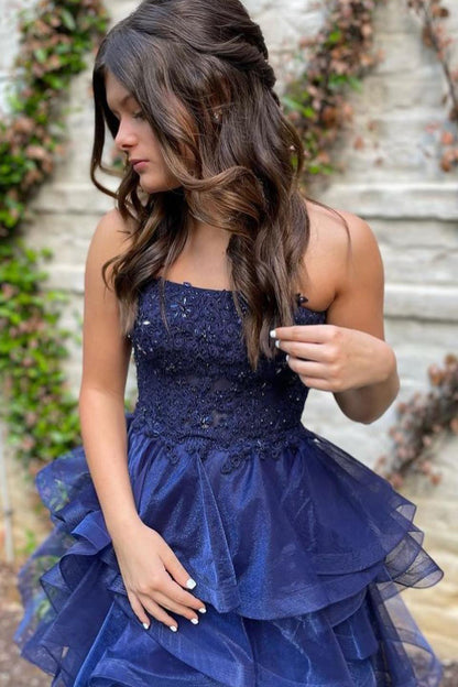 Xandra | Kurzes A-Linien-Heimkehrkleid aus Organza mit Spitzenapplikationen 