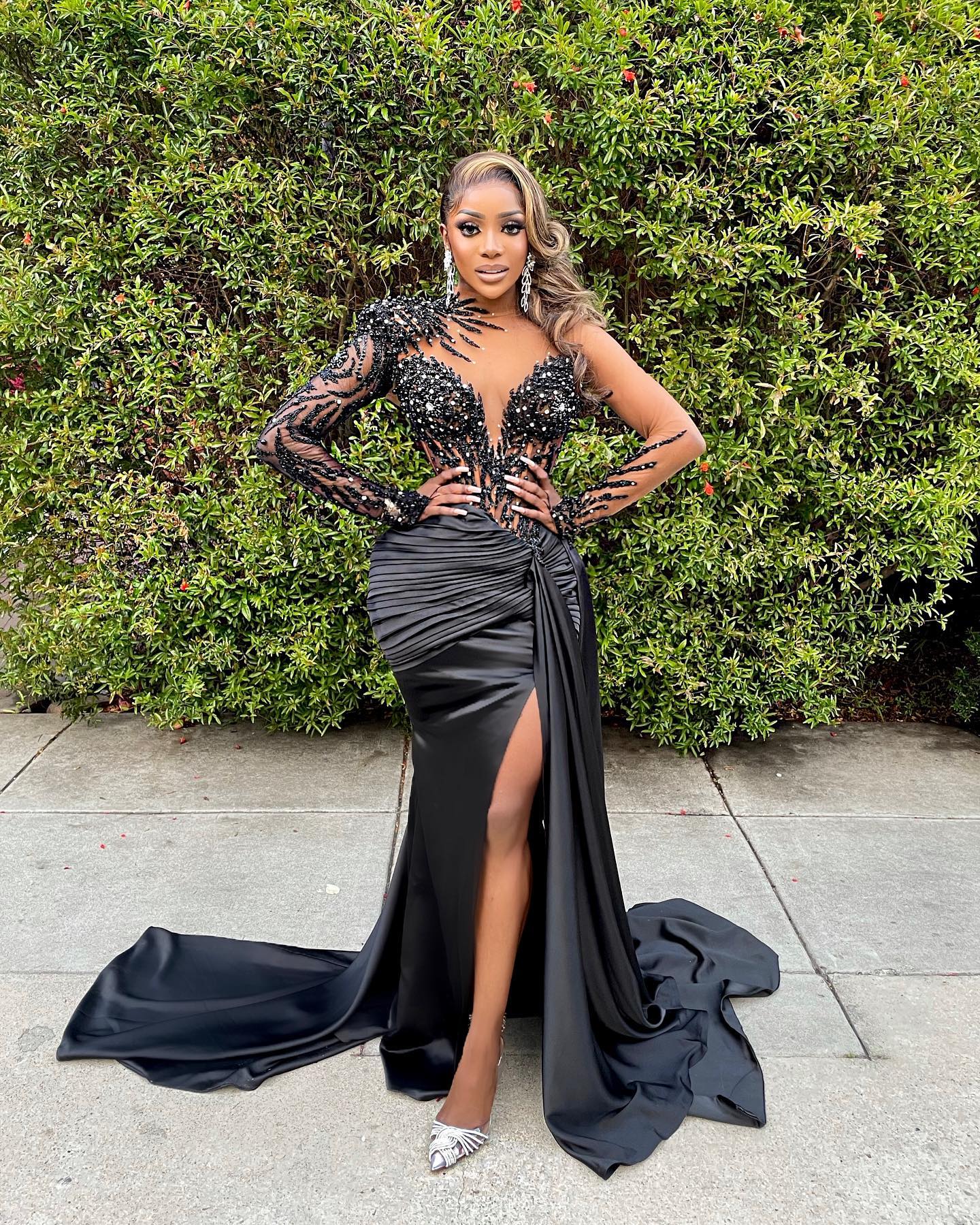 Black Mermaid Formal Dress With Crystal Embellishments And Luxury Beading
