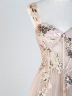 Robe de bal longue en tulle avec corset en dentelle et appliques au sol
