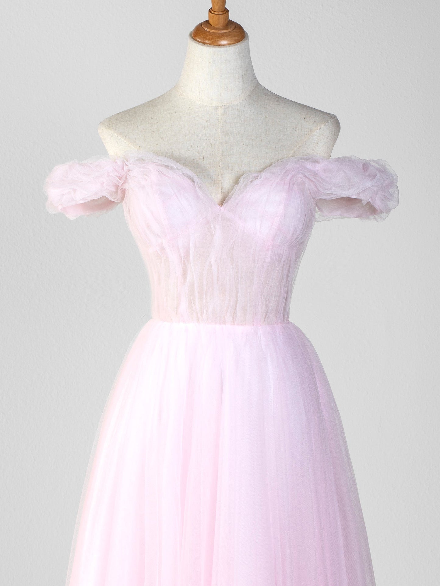 Vestido de fiesta de tul con escote corazón y hombros descubiertos, largo hasta la rodilla