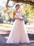 Robe longue en tulle avec corset orné d'appliques