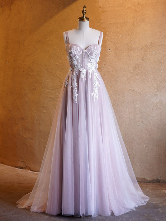 Vestido de fiesta lavanda con escote en forma de A, tul y cola larga