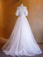 Abito da sera lungo fino al pavimento con scollo a V a linea ad A, decorato con perle, in pizzo e tulle