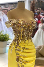 Hermosos vestidos de fiesta largos de satén con hombros descubiertos y corte sirena amarillo con abertura