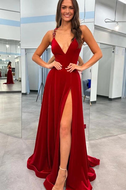 Vestido de fiesta de terciopelo rojo oscuro con escote en V y tirantes finos