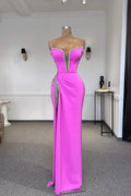 Abito da cerimonia con colonna, senza spalline, senza maniche, in tulle e raso, con strass e spacco frontale