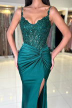 Abito da sera lungo verde scuro a sirena senza maniche in pizzo con spacco