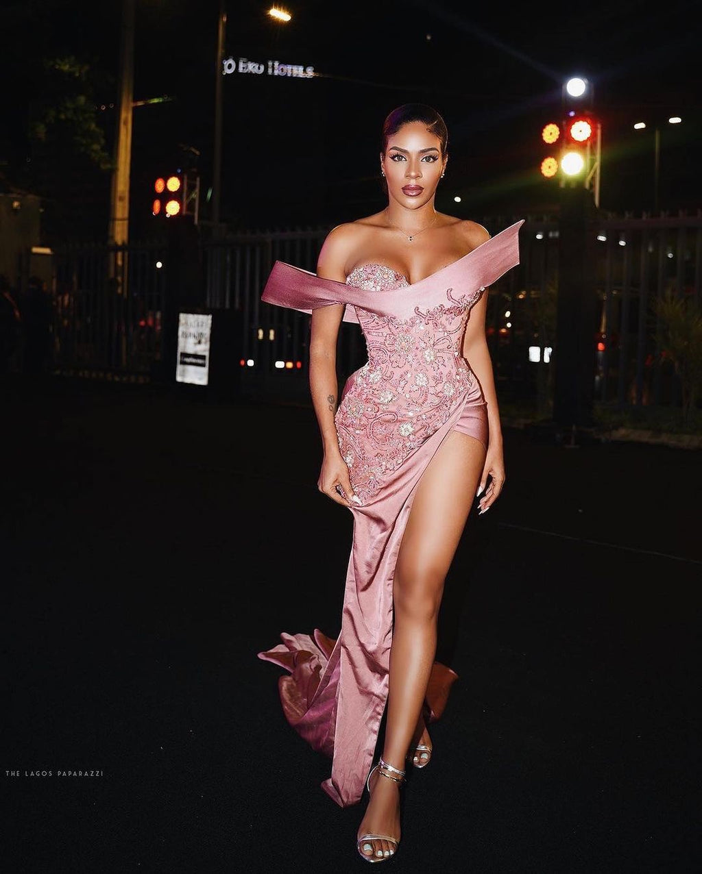 Vestido de Baile Comprido Rosa de Sereia, Sexy, Sem Mangas, com Bordados e Fenda