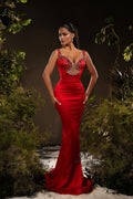 Abito da sera rosso in raso senza spalline con scollo a barca, decorato con strass, stile sirena di alta moda