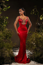 Abito da sera rosso in raso senza spalline con scollo a barca, decorato con strass, stile sirena di alta moda